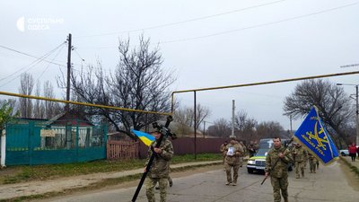 Залишилось четверо дітей: на Одещині попрощались з 29-річним військовим Залишилось четверо дітей: на Одещині попрощались з 29-річним військовим