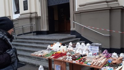 100% вторгованих грошей віддає для ЗСУ. Прикарпатець Юрій Бойчук організовує щонедільні ярмарки, щоб допомогти армії 100% вторгованих грошей віддає для ЗСУ. Прикарпатець Юрій Бойчук організовує щонедільні ярмарки, щоб допомогти армії