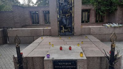 В Україні вшановують пам'ять жертв Бабиного Яру. На Херсонщині 1941 року розстріляли 10 тисяч євреїв В Україні вшановують пам'ять жертв Бабиного Яру. На Херсонщині 1941 року розстріляли 10 тисяч євреїв