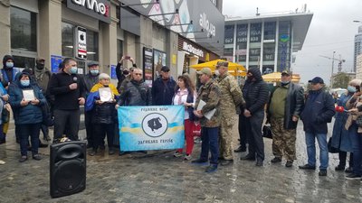 У Дніпрі протестують проти "погодинних пільг" на проїзд у громадському транспорті У Дніпрі протестують проти "погодинних пільг" на проїзд у громадському транспорті