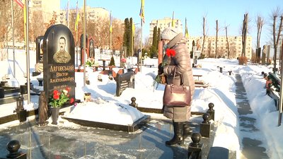У Житомирі встановили ще дві камери відеоспостереження на військовому кладовищі