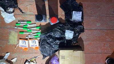 На Херсонщині викрили групу збувальників амфетаміну – підозрюваних затримали