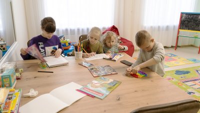 Лекції у перерві між волонтерством. Як студенти одного з вишів Дніпра долучаються до допомоги Лекції у перерві між волонтерством. Як студенти одного з вишів Дніпра долучаються до допомоги