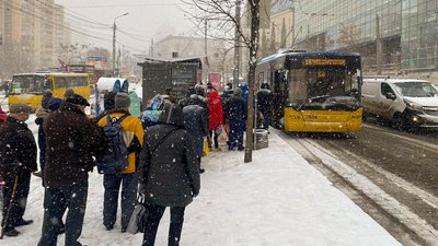 Столичні інспектори зафіксували сотні порушень через неякісне прибирання снігу