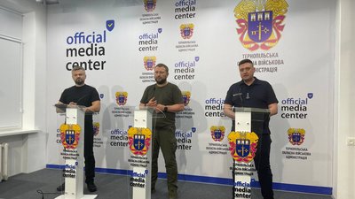 Тимчасовий виконувач обов’язків начальника Нацполіції області Сергій Зюбаненко, начальник Тернопільської ОВА Володимир Труш, начальник обласного управління ДСНС Віктор Маслей Тимчасовий виконувач обов’язків начальника Нацполіції області Сергій Зюбаненко, начальник Тернопільської ОВА Володимир Труш, начальник обласного управління ДСНС Віктор Маслей