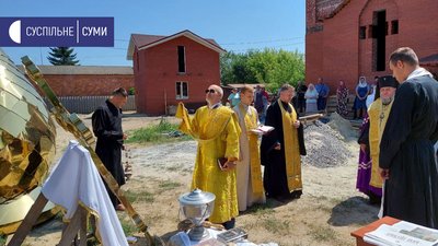 У Сумах освятили баню церкви Успіння Пресвятої Богородиці У Сумах освятили баню церкви Успіння Пресвятої Богородиці