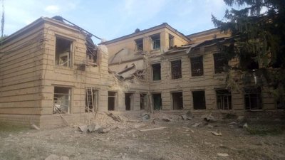 На Донеччині армія РФ зруйнувала два заклади освіти. У Костянтинівській громаді через обстріл сталась пожежа