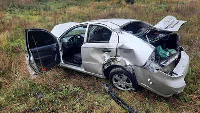 Біля Рівного в аварію потрапили легковик та вантажівка, є травмовані Біля Рівного в аварію потрапили легковик та вантажівка, є травмовані