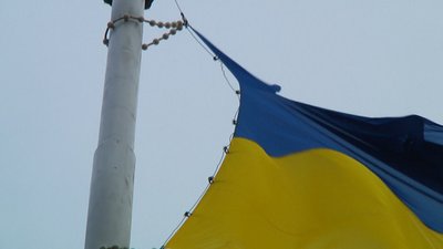 У Житомирі на майдані Соборному прапор, який порвався, не замінили У Житомирі на майдані Соборному прапор, який порвався, не замінили