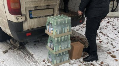 У водія на Волині вилучили дві тонни горілки