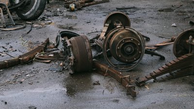 «Лего» для дорослих. Як механік Житомирводоканалу відновлює старі машини «Лего» для дорослих. Як механік Житомирводоканалу відновлює старі машини