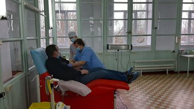 У Херсоні близько 200 донорів крові стали учасниками акції "Ланцюг милосердя" У Херсоні близько 200 донорів крові стали учасниками акції "Ланцюг милосердя"