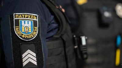 У Києві на Караваєвих дачах автомобіль наїхав на пішохідну зону, загинули люди