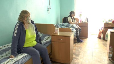"Нашим лікарям треба пам’ятники ставити": репортаж із Яремчанської лікарні "Нашим лікарям треба пам’ятники ставити": репортаж із Яремчанської лікарні