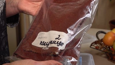 На Черкащині жінка виготовляє пастилу з продуктів, вирощених власноруч. Валентина Демиденко На Черкащині жінка виготовляє пастилу з продуктів, вирощених власноруч. Валентина Демиденко