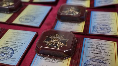 Командувач Сухопутних військ ЗСУ нагородив воїнів житомирської 95 бригади Командувач Сухопутних військ ЗСУ нагородив воїнів житомирської 95 бригади