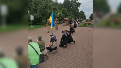 У Чернігові попрощалися зі старшим солдатом Ярославом Новиковим та молодшим сержантом Андрієм Тищенком У Чернігові попрощалися зі старшим солдатом Ярославом Новиковим та молодшим сержантом Андрієм Тищенком