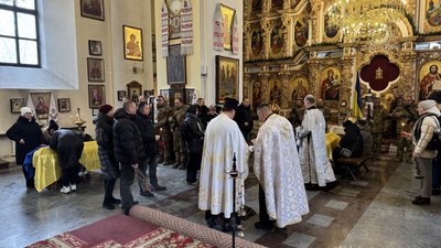 У Полтаві прощаються з трьома полеглими захисниками України