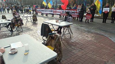 "Не мовчи! Полон вбиває": у Вінниці пройшла акція на підтримку військовополонених "Не мовчи! Полон вбиває": у Вінниці пройшла акція на підтримку військовополонених