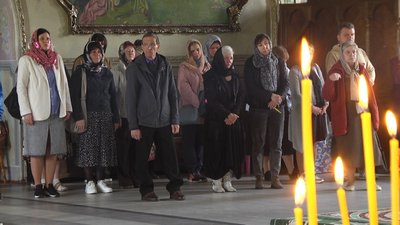 В хмельницькому соборі хмельничани помолились за військовополонених й загиблих воїнів. 19.05.2023 рік. В хмельницькому соборі хмельничани помолились за військовополонених й загиблих воїнів. 19.05.2023 рік.