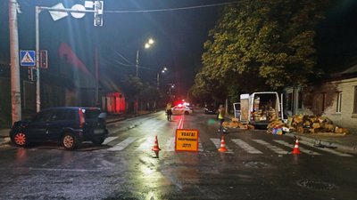 У нічній ДТП у Житомирі загинув водій фургона