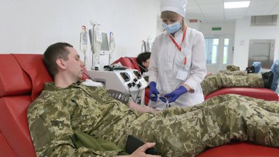 Бути донором — за честь: у Черкасах прикордонники здавали кров для поранених бійців
