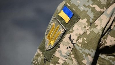 В одному з міст Тернопільщини військовим роздають теплий одяг і взуття: як отримати