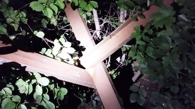 На Дніпропетровщині затримали чоловіка за підозрою в крадіжці протитанкових “їжаків”