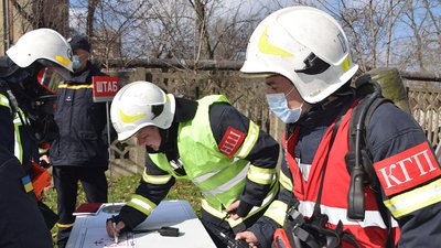 Миколаївські рятувальники гасили умовну пожежу в будівлі архіву