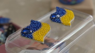 "Виготовляє прикраси, які продає". Переселенка, що переїхала у Вінницю, передала ЗСУ 15 тисяч гривень "Виготовляє прикраси, які продає". Переселенка, що переїхала у Вінницю, передала ЗСУ 15 тисяч гривень