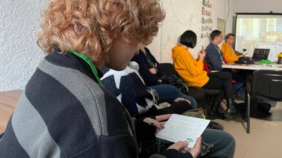Жовто-блакитний Миколаїв: художниця розповіла про свої патріотичні листівки Жовто-блакитний Миколаїв: художниця розповіла про свої патріотичні листівки