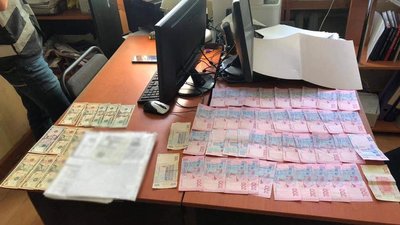 40 тисяч гривень: співробітник Нацполіції на Херсонщині вимагав хабар за вплив на рішення слідчого