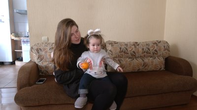 Її назвали "Мадонна з київського метро": як живе жінка на Львівщині Її назвали "Мадонна з київського метро": як живе жінка на Львівщині