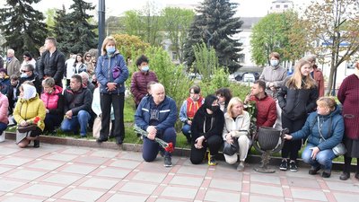 На Житомирщині попрощалися із 22-річним військовим, якого вбив ворожий снайпер На Житомирщині попрощалися із 22-річним військовим, якого вбив ворожий снайпер
