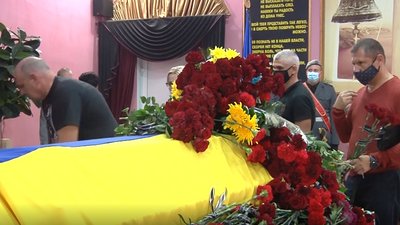 Херсон попрощався із Олександром Клевцем - курсантом, який загинув у авіакатастрофі АН-26 Херсон попрощався із Олександром Клевцем - курсантом, який загинув у авіакатастрофі АН-26