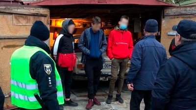У Чернігові підлітки побили літнього чоловіка через те, що зробив їм зауваження