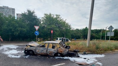 На окружній у Харкові після зіткнення з іномаркою загорівся ВАЗ 22 липня