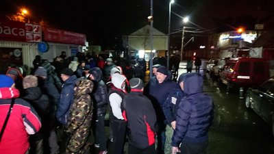 У Луцьку хочуть знести ринок. Підприємці стережуть майно по ночах