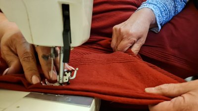 "Легке пір'я – важка робота". Кропивничанки шиють подушки та матраци для поранених бійців "Легке пір'я – важка робота". Кропивничанки шиють подушки та матраци для поранених бійців