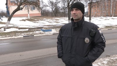 Поліцейський офіцер Хотінської громади евакуював пораненого чоловіка після обстрілу РФ