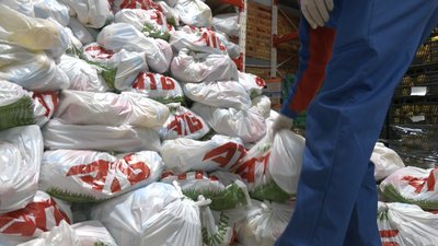 Понад 50 тисяч продуктових наборів від "АТБ" розносять соцпрацівники на Харківщині Понад 50 тисяч продуктових наборів від "АТБ" розносять соцпрацівники на Харківщині