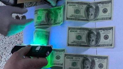 2 прикордонників на Закарпатті затримали на хабарі за сприяння в переправленні сигарет 2 прикордонників на Закарпатті затримали на хабарі за сприяння в переправленні сигарет