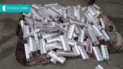 Виявлені цигарки. Фото Державної прикордонної служби Виявлені цигарки. Фото Державної прикордонної служби