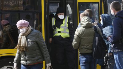 У Києві відновлюють роботу громадський транспорт, магазини і ярмарки