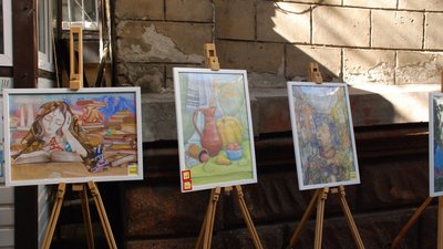 "Арт-наступ". У Дніпрі на ярмарку сучасного мистецтва збирають кошти для допомоги армії "Арт-наступ". У Дніпрі на ярмарку сучасного мистецтва збирають кошти для допомоги армії