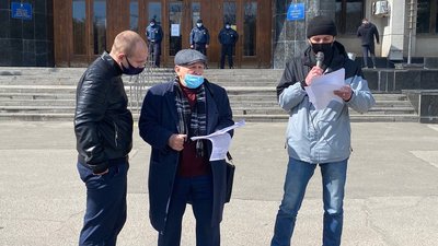 В Одесі підприємці вийшли на мітинг проти карантинних обмежень В Одесі підприємці вийшли на мітинг проти карантинних обмежень