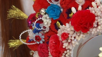 Сторічну традицію виготовлення вінків відтворюють черкаські майстрині