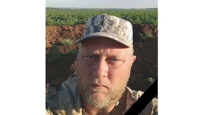 На Дніпропетровщині попрощаються з 44-річним Дмитром Макухою, який загинув у бою за Україну
