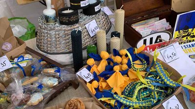 Троє дівчат у місті на Рівненщині організували ярмарок, щоб підтримати ЗСУ Троє дівчат у місті на Рівненщині організували ярмарок, щоб підтримати ЗСУ
