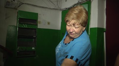 Під'їзд багатоповерхівки на вулиці Гагаріна у Житомирі залило дощем Під'їзд багатоповерхівки на вулиці Гагаріна у Житомирі залило дощем